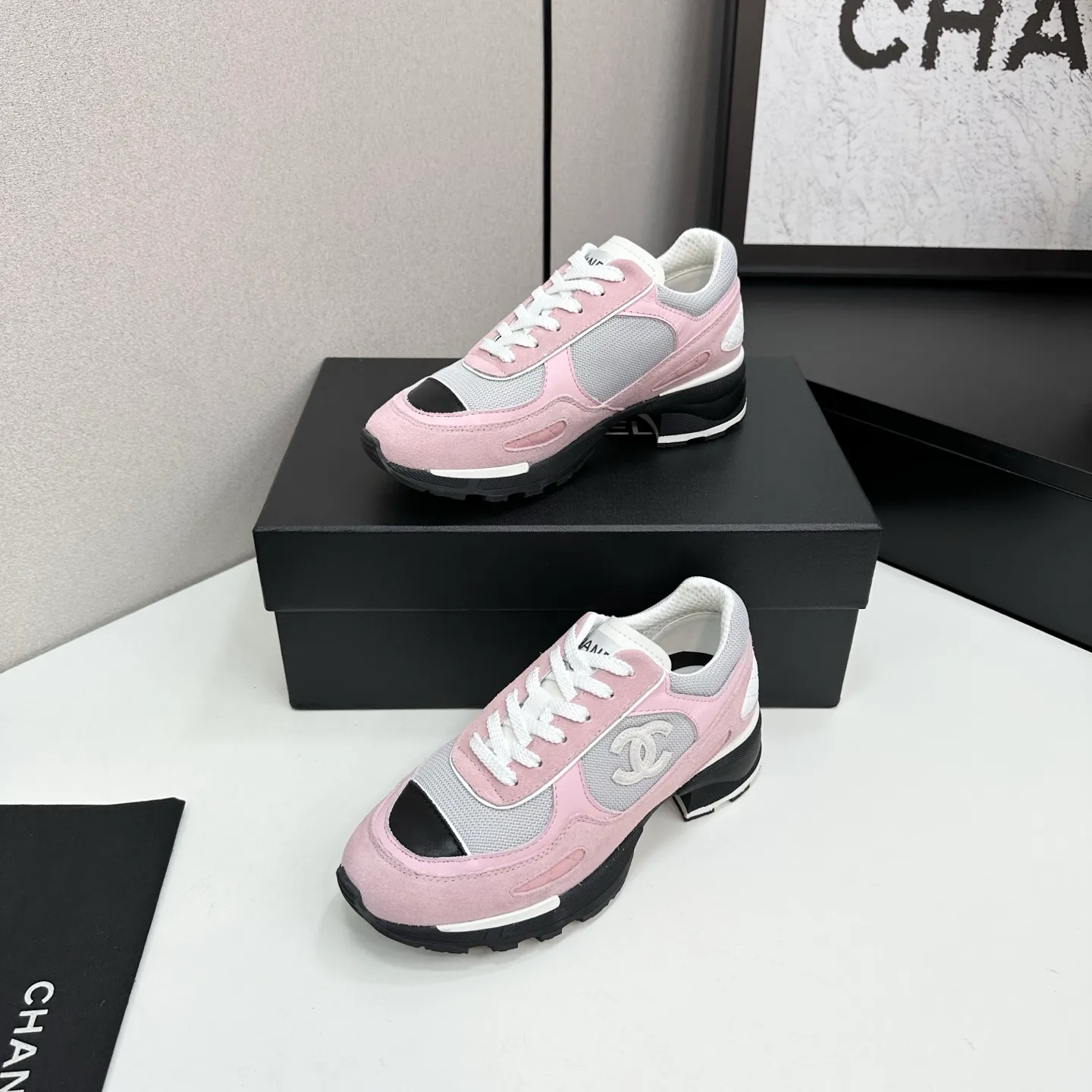 👟👟Ex-factory price 640👟👟Chanel Panda Shoes! 2025 counter's top casual sports shoes. This classic design; the upper is electro-embroidered with a variety of techniques; the outsole is fashionable and sporty; the unusual inclusion of a variety of color matching elements... The diversified mix and match is very good-looking and versatile, and can be used for leisure, fashion, sports, and outdoor... ꫛꫀꪝ Go➫ Materials: ❶Upper made of: original imported first-layer silk cowhide + original waterproof cloth + original first-layer cowhide ❷Inner lining: Original Yangli+wang ❸ Outsole based on: Original TPU combination outsole Counter boutique packaging complete set for women 35–41